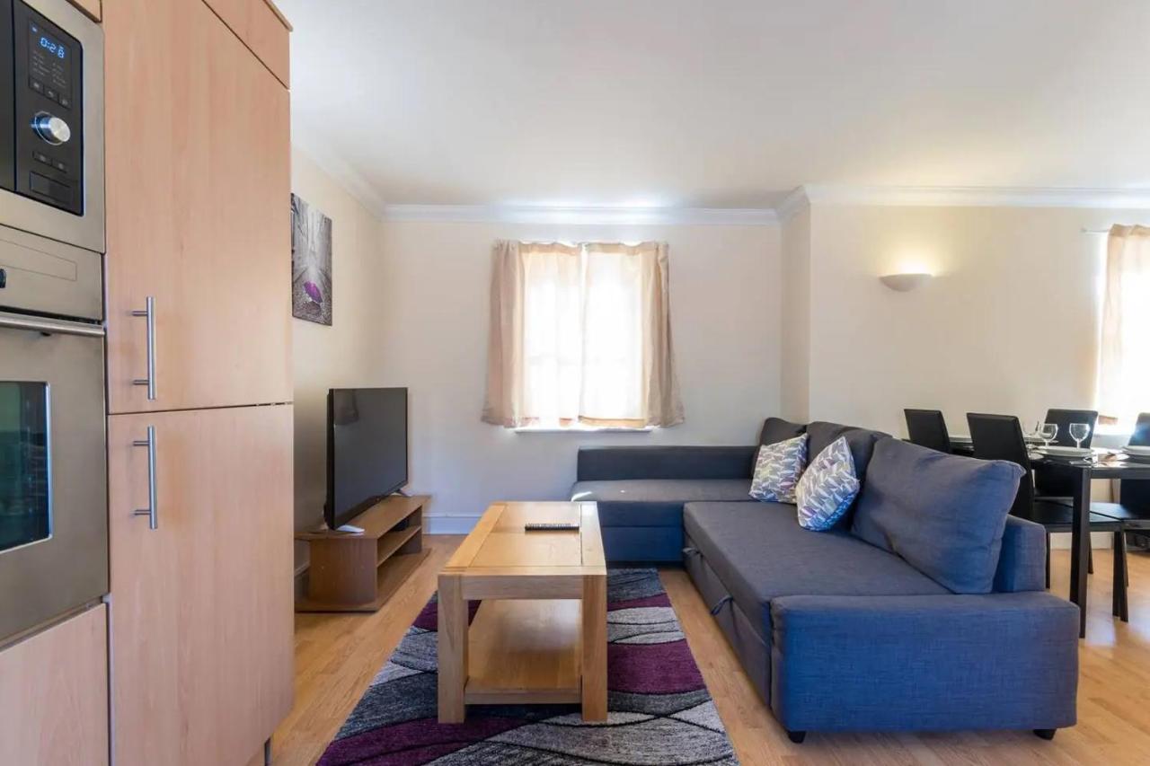 Godwin Court Apartments Swindon Exterior photo