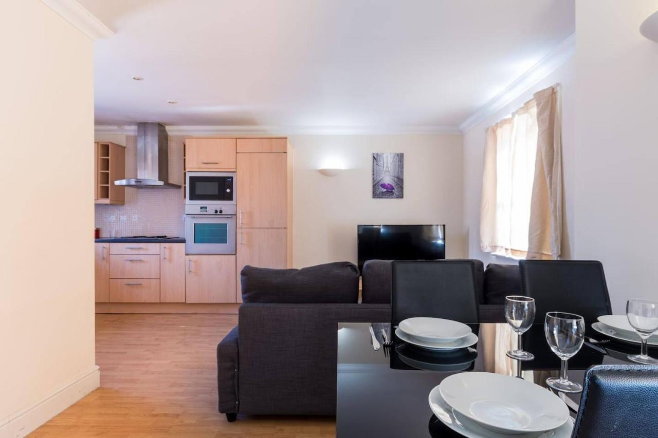 Godwin Court Apartments Swindon Exterior photo